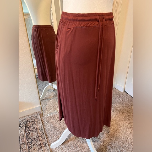 Live Sozy Comfy Skirt, Size Small - Picture 2 of 4